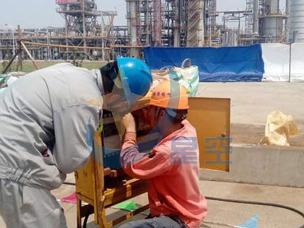 營口中石化換熱器施工現(xiàn)場(chǎng)